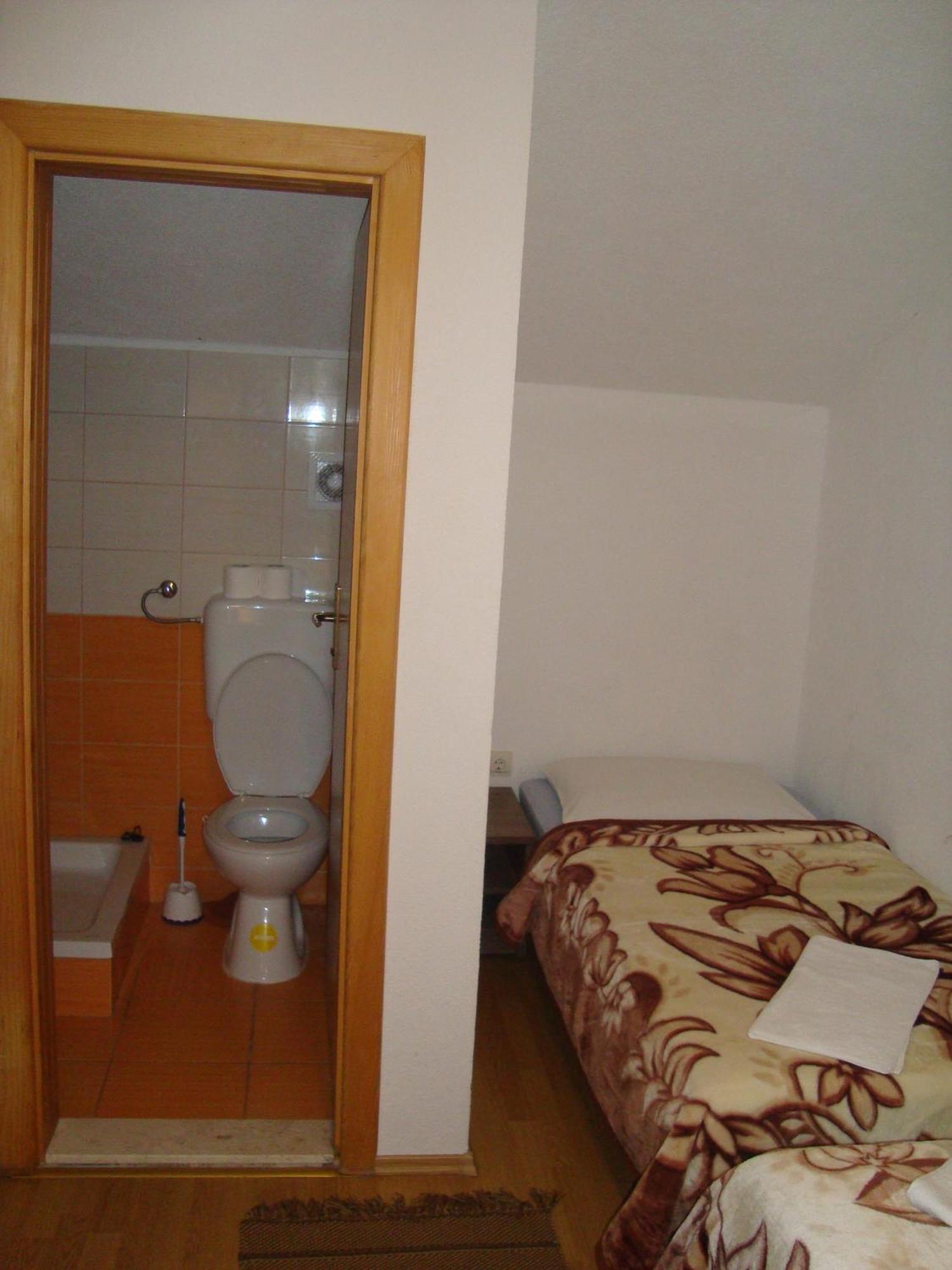 Pansion Ljubica Hotell Međugorje Rum bild